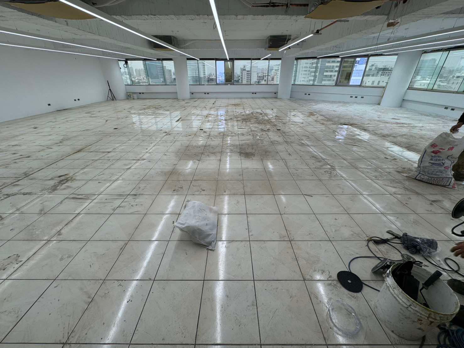 台南服飾店 FRP-EPOXY 消光地坪數量380m2 