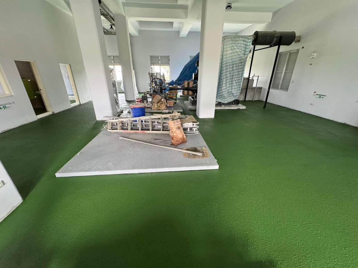 高雄湖內抽水站EPOXY金鋼砂地坪 數量450m2 