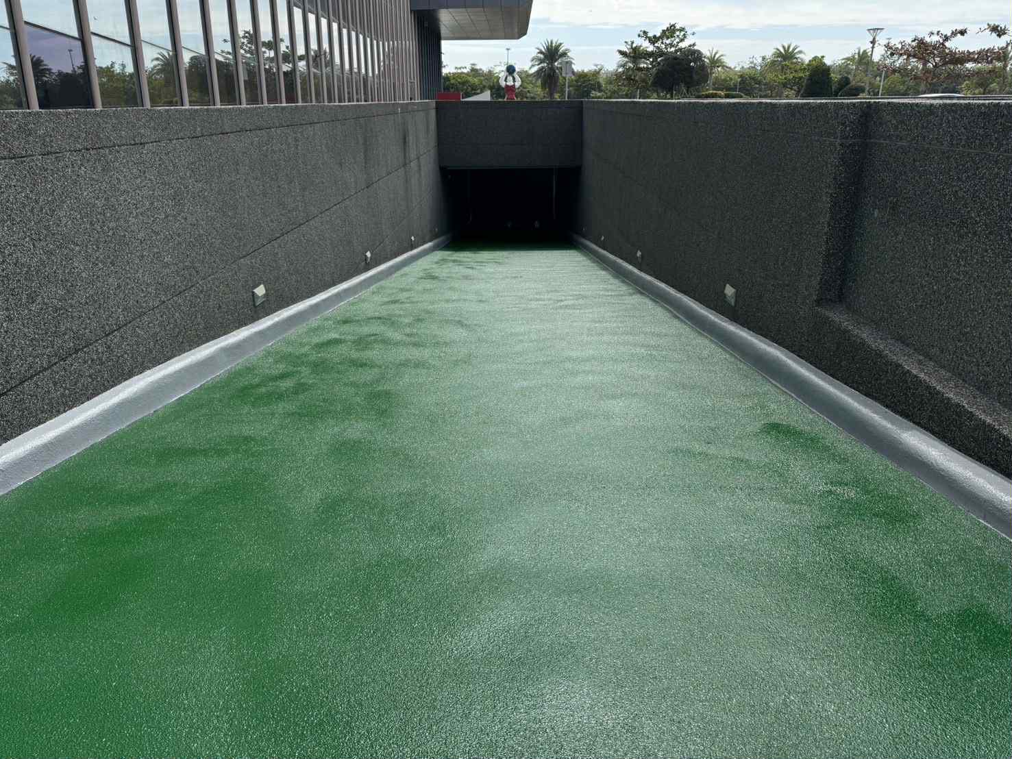 台南安南科工區巨鎧精密斜坡車道止滑型EPOXY地坪翻新