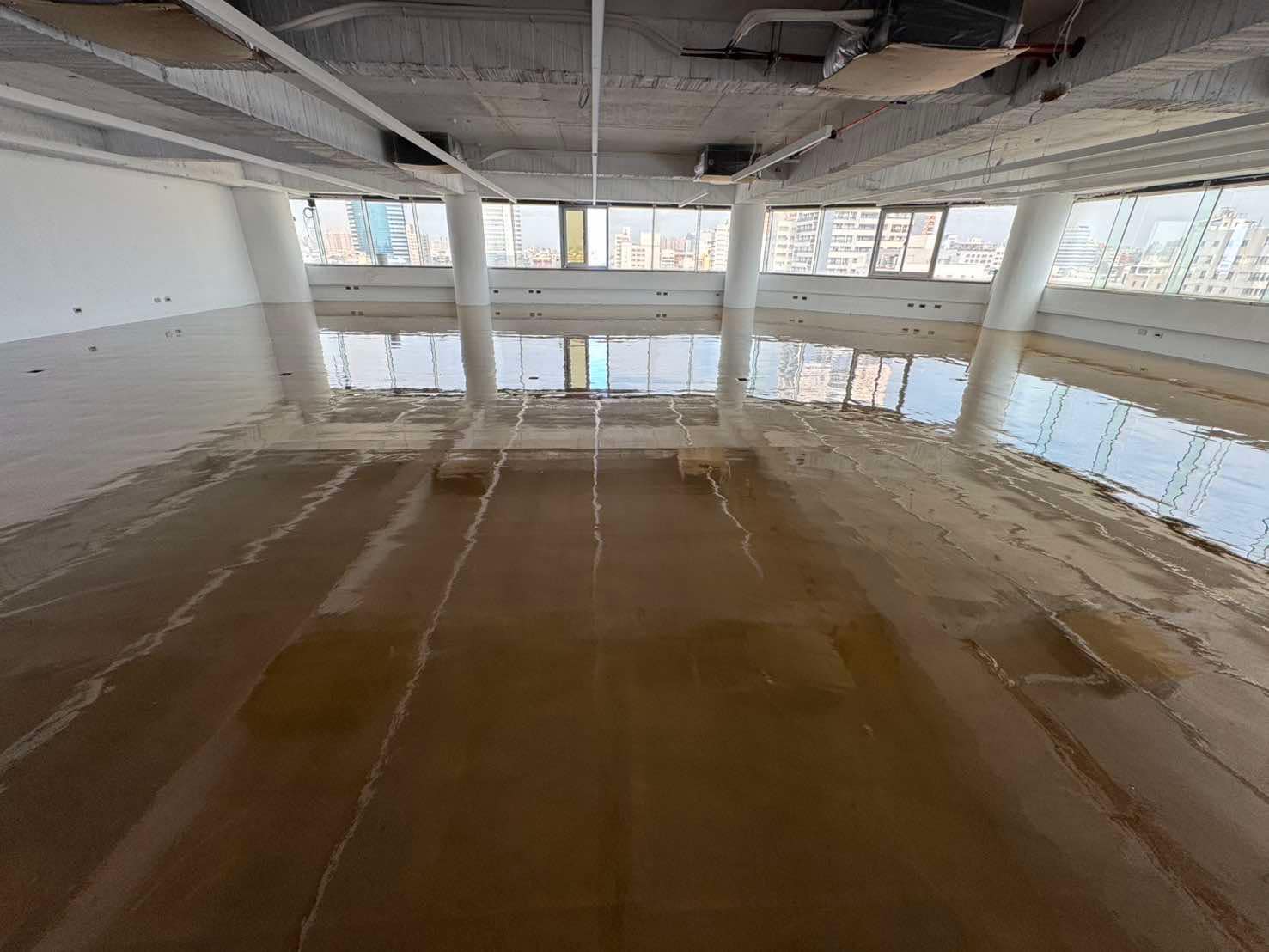 台南服飾店FRP-EPOXY消光地坪