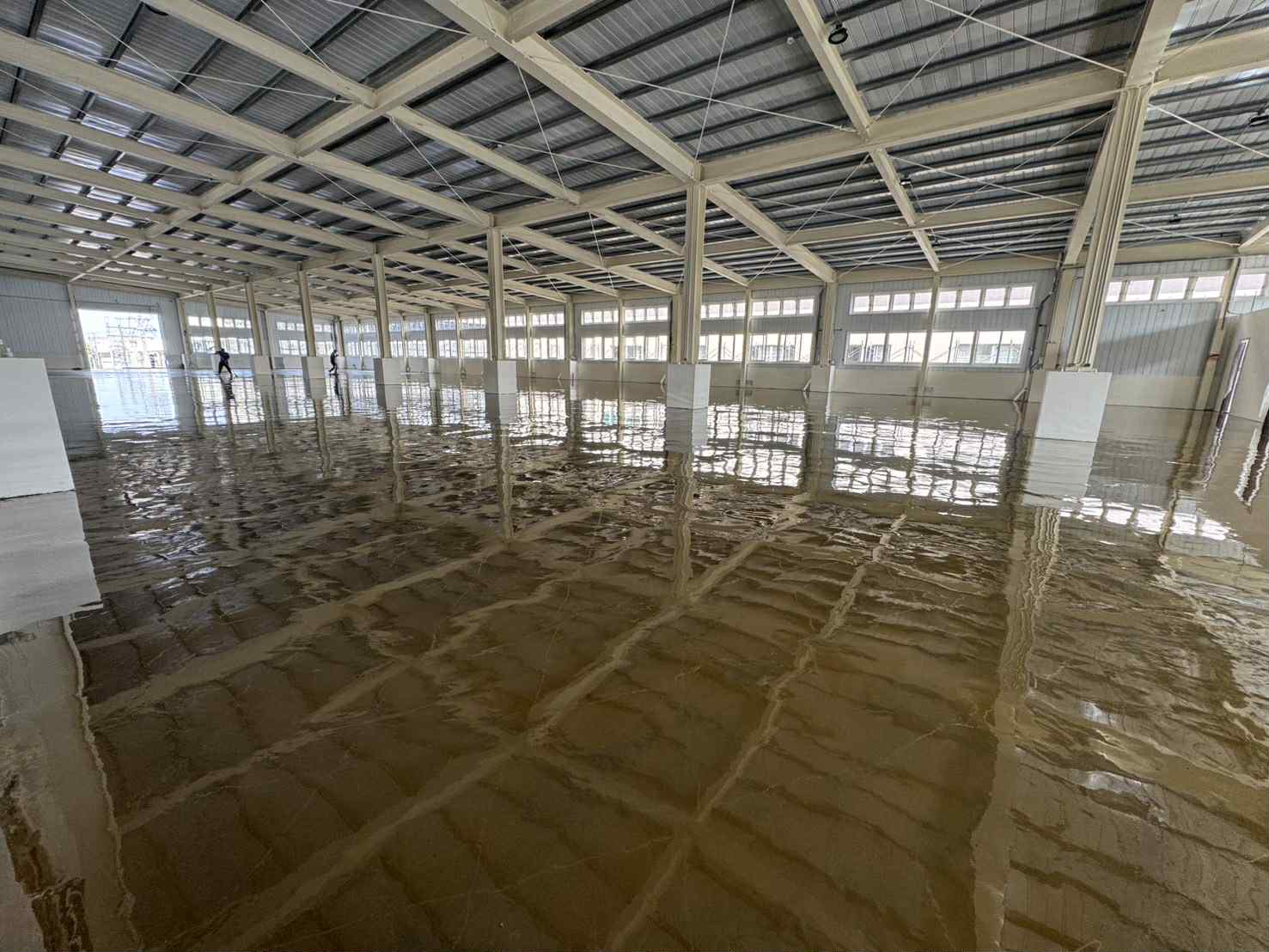 台南華松包裝 流展型EPOXY地坪 3000M2