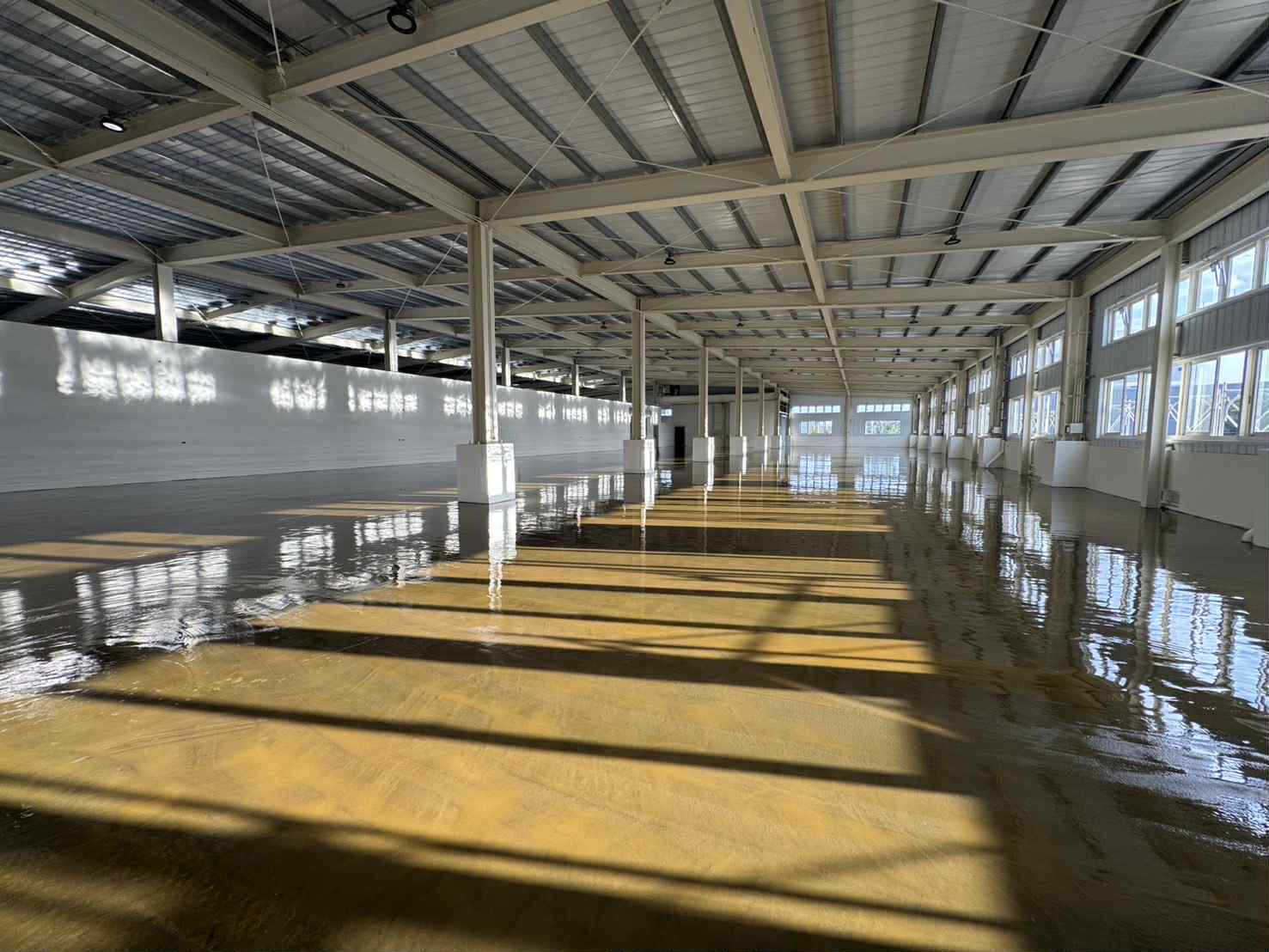 台南華松包裝 流展型EPOXY地坪 3000M2