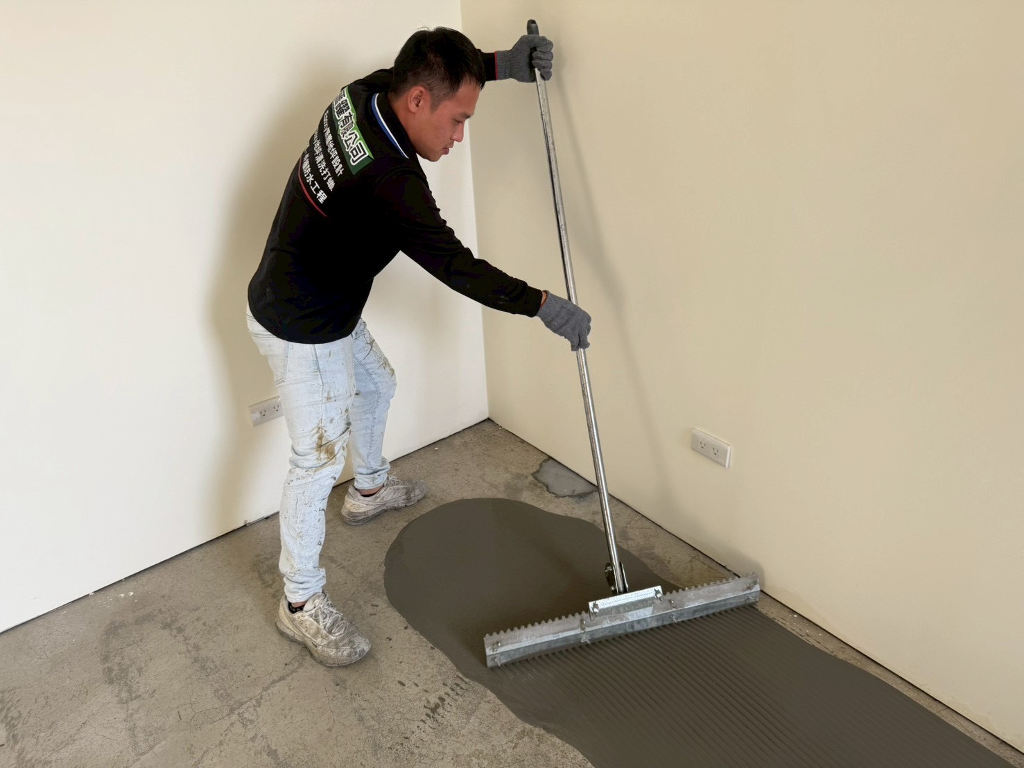 台南麻豆廠房辦公區 自平水泥地坪