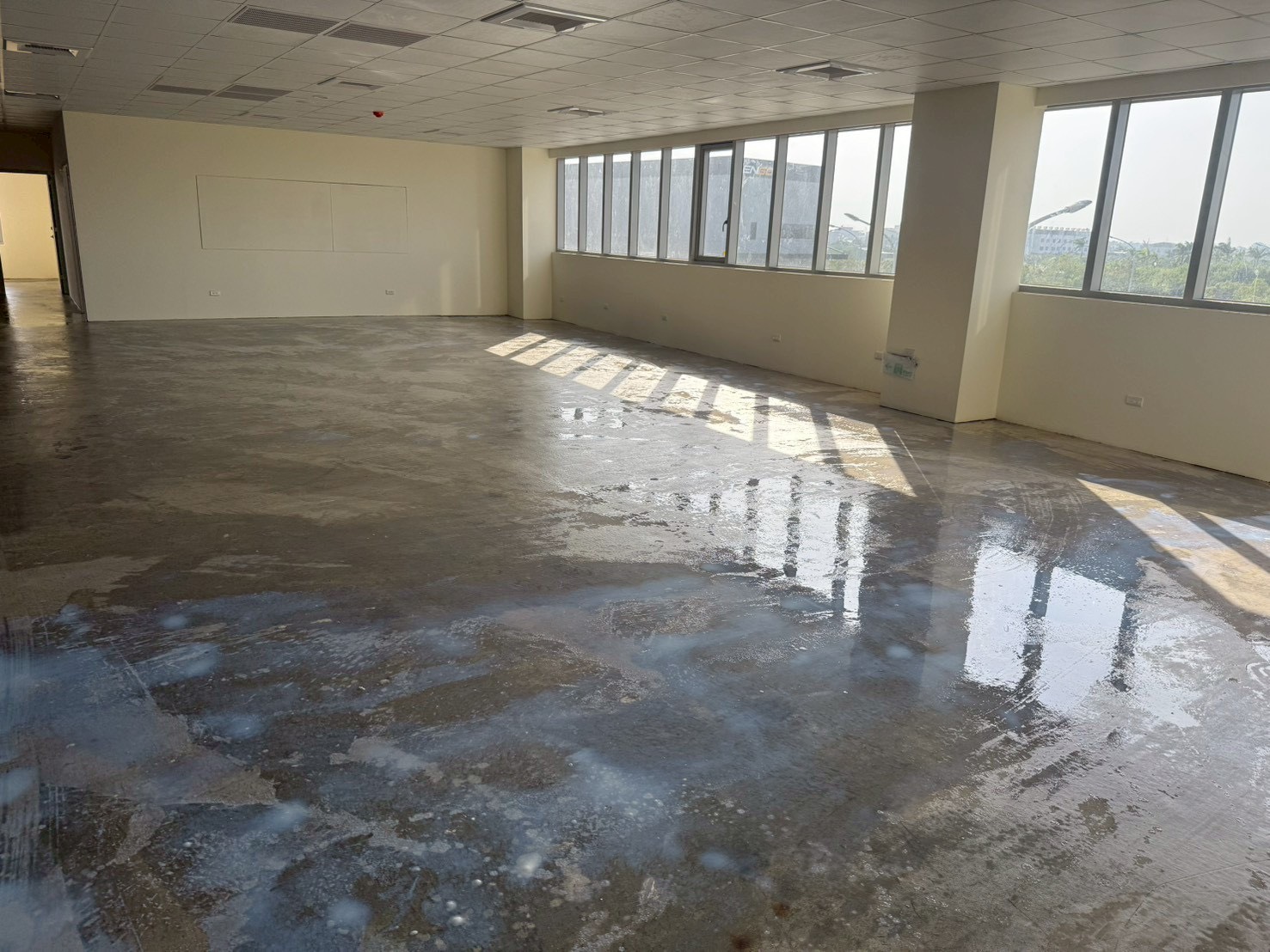 台南麻豆廠房辦公區 自平水泥地坪