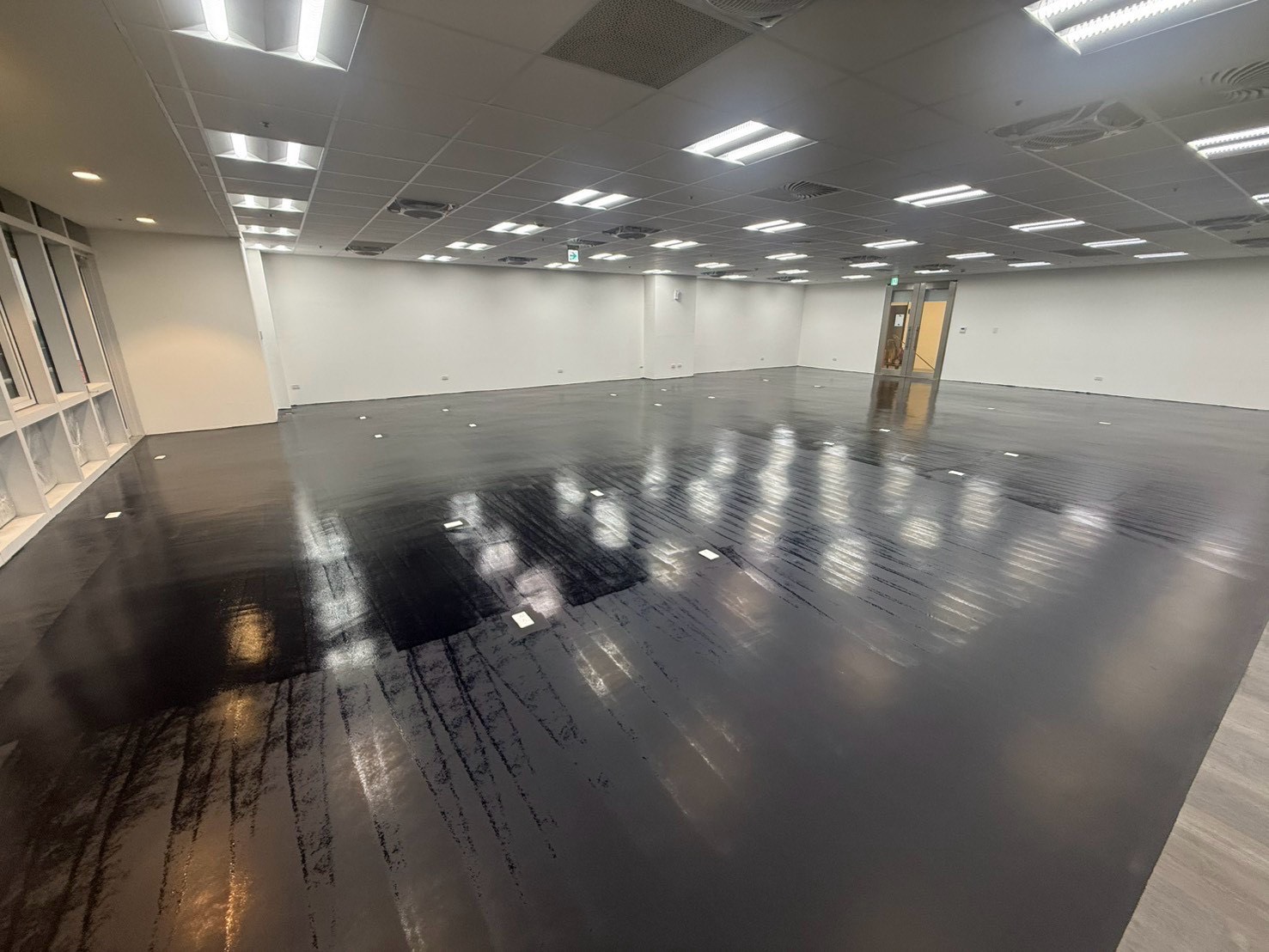 台南AI大樓導電地坪100v測試2.5x10的4-7次方 EPOXY導電地坪