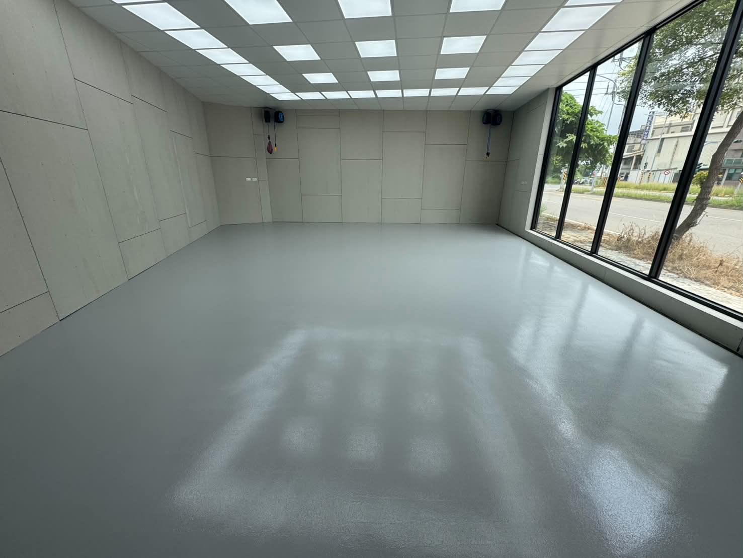 新竹車體包膜店止滑型EPOXY地坪